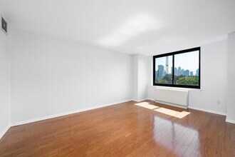 700 Grove St in Jersey City, NJ - Building Photo - Building Photo