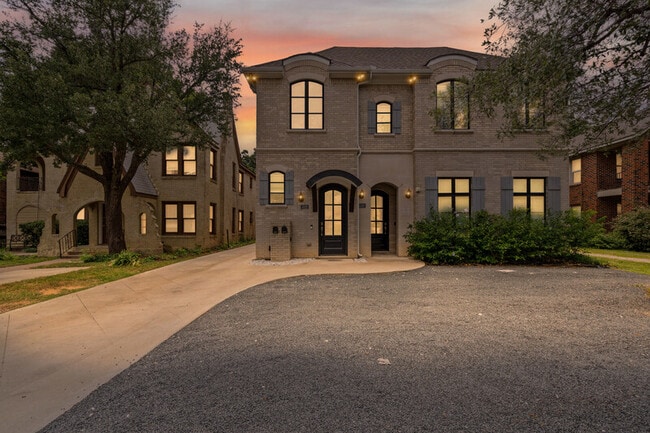 3320 S University Dr in Fort Worth, TX - Building Photo - Building Photo