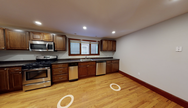 36 Speridakis Ter, Unit 1 in Cambridge, MA - Foto de edificio - Building Photo