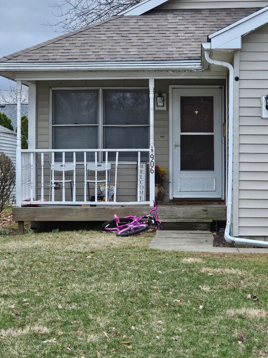 906 N Prospect St in Bowling Green, OH - Foto de edificio