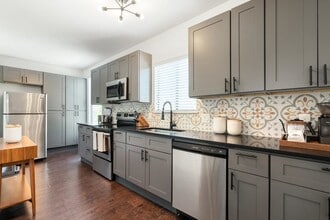 2300 Stanford St in Houston, TX - Building Photo - Building Photo