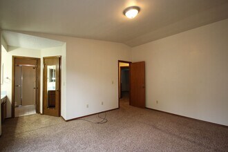 2302 SW 350th Pl in Federal Way, WA - Building Photo - Building Photo