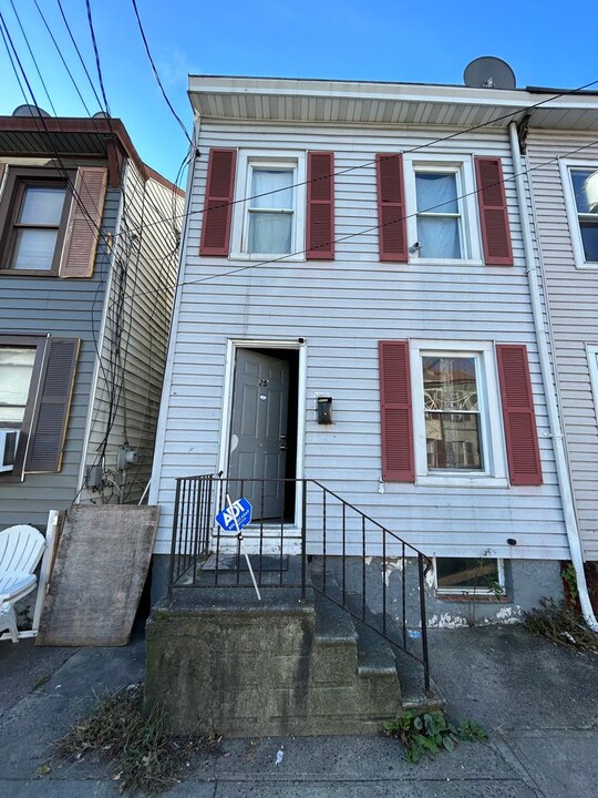 25 Passaic St in Trenton, NJ - Building Photo