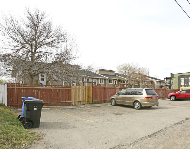 2803 13th Ave SE in Calgary, AB - Building Photo - Building Photo