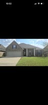 10028 Savannah Jane Ln in Baton Rouge, LA - Building Photo