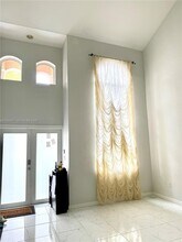 11210 NW 73rd Terrace in Doral, FL - Building Photo - Building Photo