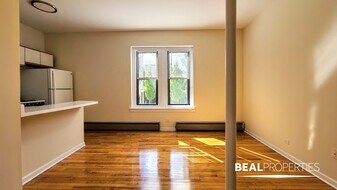 635 W Barry Ave in Chicago, IL - Building Photo