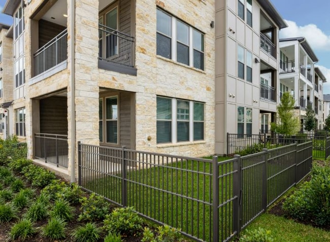 4255 Magnolia Vlg Dr