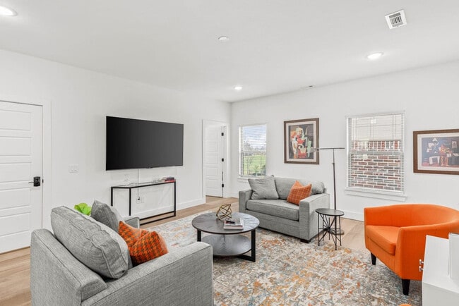 2606 SW Livingston Square