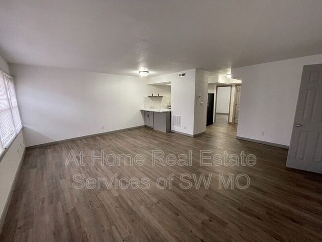 1438 E Elm St in Springfield, MO - Building Photo - Building Photo