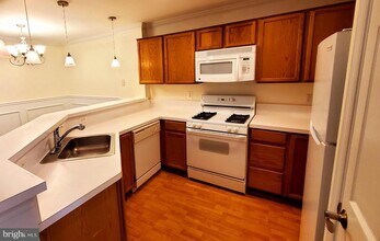 18707 Sparkling Water Dr in Germantown, MD - Foto de edificio - Building Photo