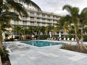 2560 S Ocean Blvd in Palm Beach, FL - Building Photo - Building Photo