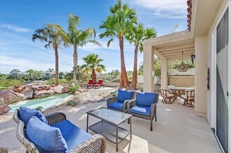 8161 Round Hills Cir in Las Vegas, NV - Building Photo - Building Photo