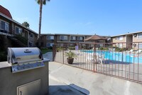 Building Photo - Royal Gardens Apartments in Los Angeles, California