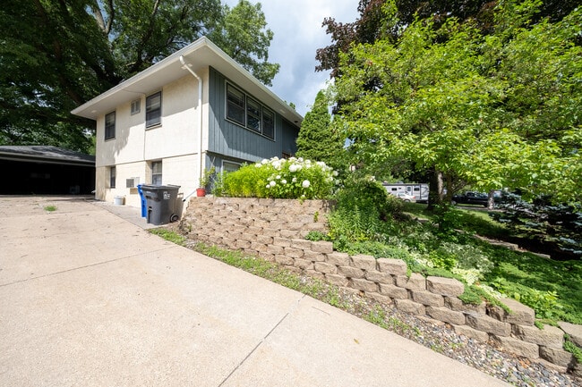 2159 Beech St E in St. Paul, MN - Building Photo - Building Photo