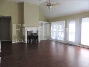 828 Tropicana Dr E in Memphis, TN - Building Photo - Building Photo