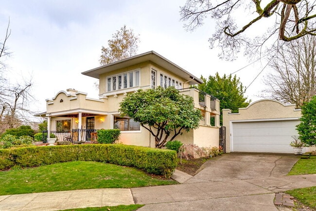 3321 NE Peerless Pl in Portland, OR - Building Photo - Building Photo