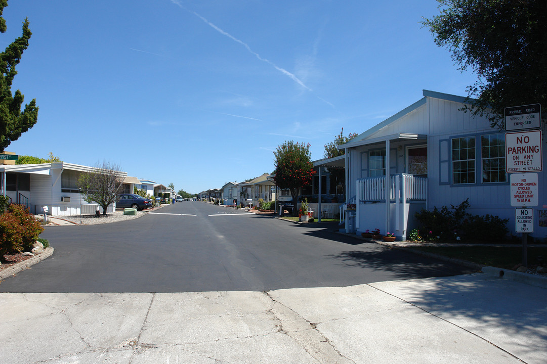 50 S Ventu Park Rd in Newbury Park, CA - Building Photo