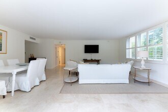 434 Chilean Ave, Unit 2d in Palm Beach, FL - Foto de edificio - Building Photo