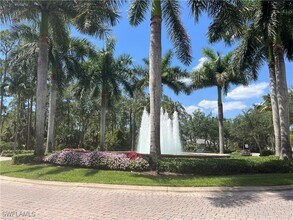 1882 Tarpon Bay Dr S in Naples, FL - Foto de edificio - Building Photo