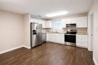 3916 Bogata Dr N in Jacksonville, FL - Foto de edificio - Building Photo