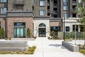 Wagon Wheel Town Square in Oxnard, CA - Building Photo - Building Photo