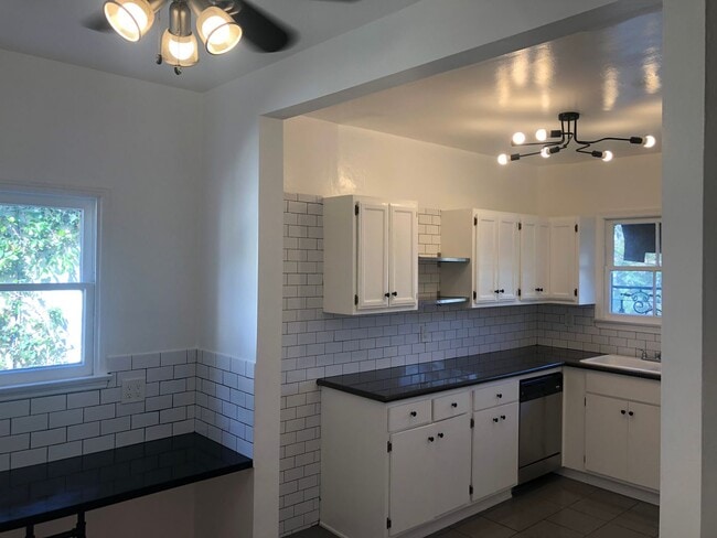 1029 Westmoreland Ave in Los Angeles, CA - Building Photo - Building Photo