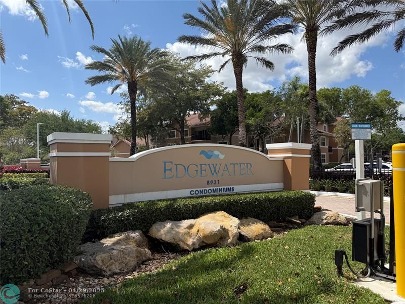 9033 Wiles Rd in Coral Springs, FL - Building Photo