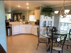 3021 SW 52nd Ave in Davie, FL - Building Photo - Building Photo