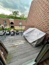 348 Central Park Ave in Scarsdale, NY - Foto de edificio - Building Photo