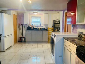 40 Bristol St, Unit #1 in East Cambridge, MA - Building Photo