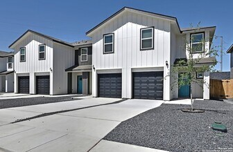 11318 Clearmine St in San Antonio, TX - Building Photo - Building Photo