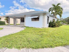 236 NW 12th Ct in Dania Beach, FL - Building Photo - Building Photo