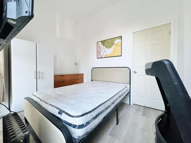 Furnished room/NOT APARTMENT in Brooklyn, NY - Foto de edificio - Building Photo