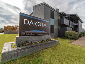 Dakota Apartments in Fort Worth, TX - Building Photo