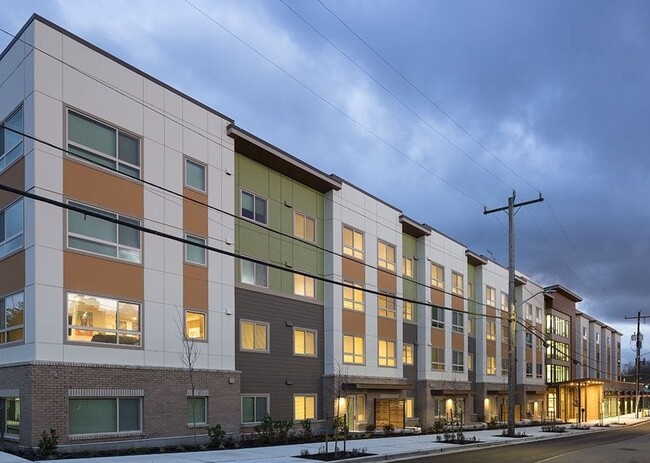 SPOKANE AT RAINIER COURT a 55+ Affordable in Seattle, WA - Foto de edificio - Building Photo