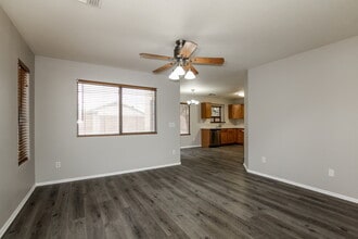 16231 W Moreland St in Goodyear, AZ - Foto de edificio - Building Photo