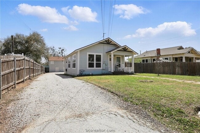 105 N Haswell Dr in Bryan, TX - Building Photo - Building Photo