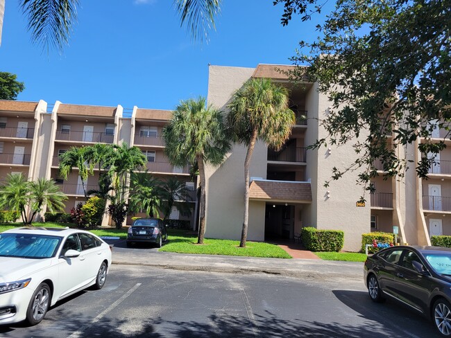 9460 Tangerine Pl in Davie, FL - Building Photo - Building Photo
