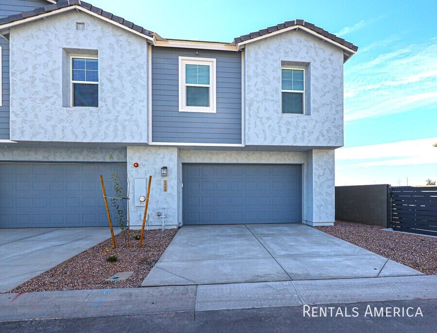 8149 E Petunia Ave in Mesa, AZ - Building Photo