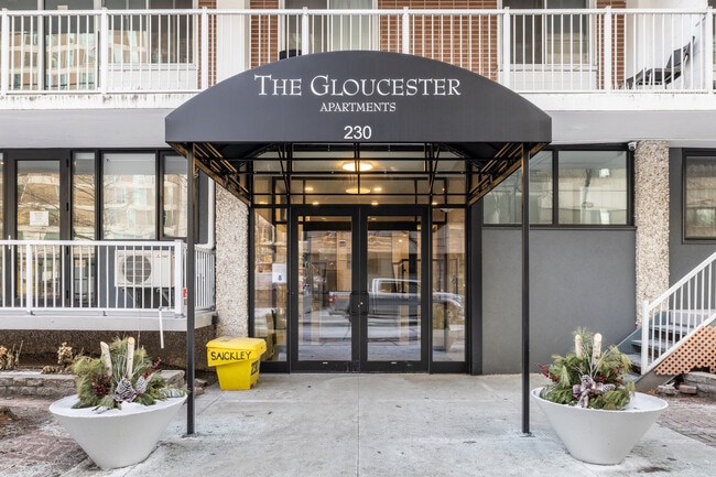 Gloucester Apartments in Ottawa, ON - Foto de edificio - Building Photo