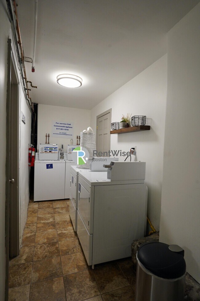 1322 Commonwealth Ave in Boston, MA - Building Photo - Building Photo