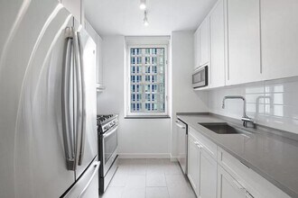 420 W 42nd St in New York, NY - Building Photo - Building Photo