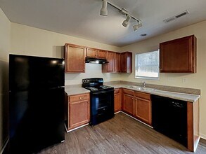 627 Stillgreen Ln in Charlotte, NC - Foto de edificio - Building Photo