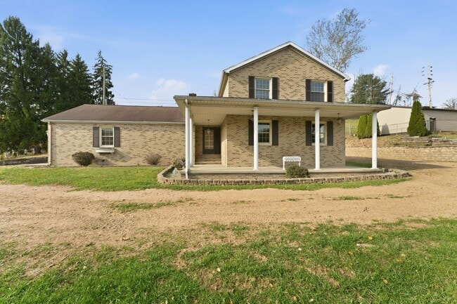 1121 Eastwood Dr in Fairmont, WV - Building Photo - Building Photo