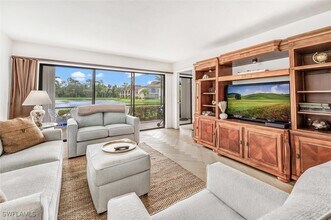 332 Charlemagne Blvd in Naples, FL - Foto de edificio - Building Photo