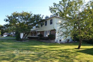 1212 Lehnertz Cir in Aurora, IL - Building Photo