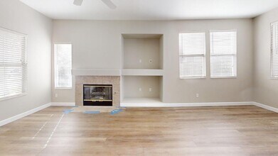 3855 Saintsbury Dr in Sacramento, CA - Foto de edificio - Building Photo