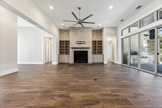 2604 Arion Cir in Austin, TX - Foto de edificio - Building Photo