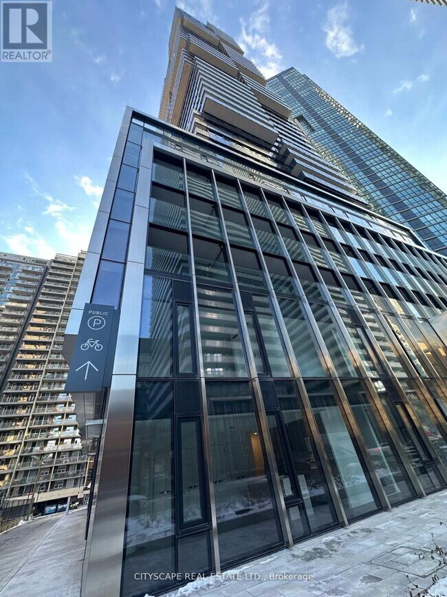 55 Charles St E in Toronto, ON - Building Photo - Building Photo